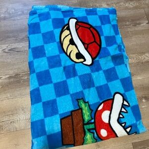 Super Mario blanket like new condition